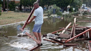 Наводнения и земетресение в Гърция