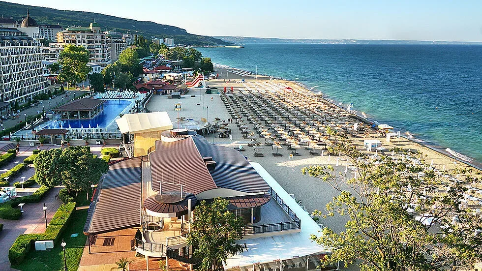 Храна, шум и отношение тормозят туристи по морето