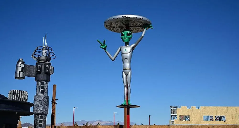 600 хиляди нападат военна база с извънземни