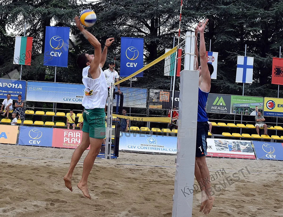 20 двойки в турнира по плажен волейбол за купа „Емона”