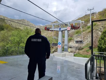 Голяма драма с лифта в Сливен. Кметът уволнява наред