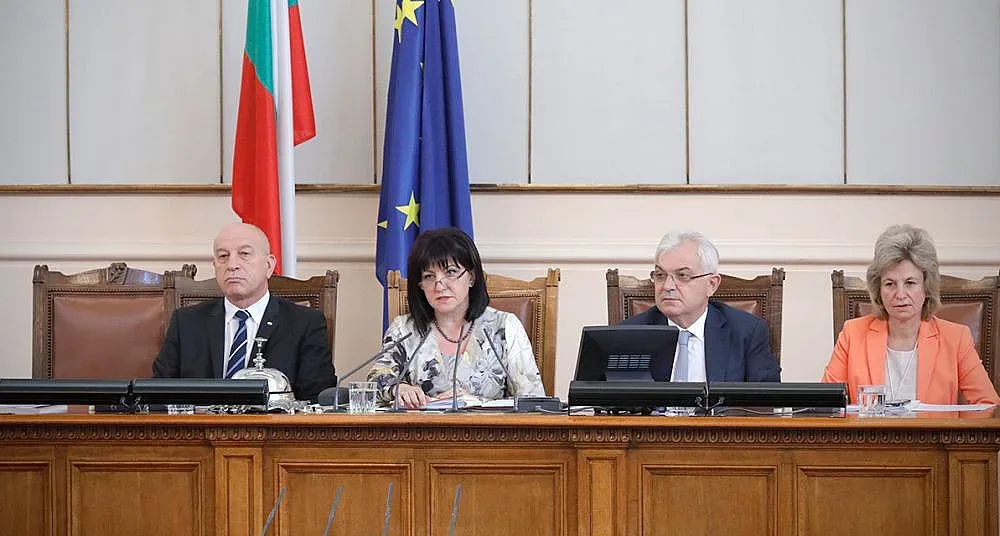 Парламентът ще заседава извънредно във вторник