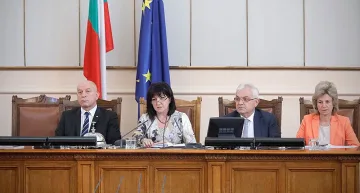 Парламентът ще заседава извънредно във вторник