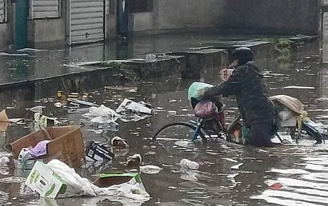 Във Варна стана страшно. Потоп и градушка ВИДЕО и СНИМКИ