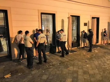 Освободиха феновете на Левски в Братислава