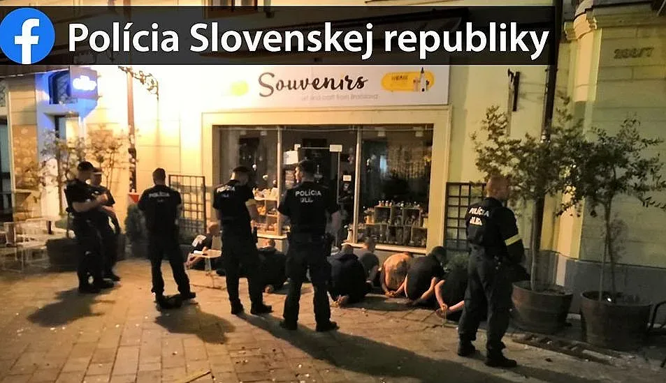 Наши футболни фенове в як мариз в Братислава (обновена)