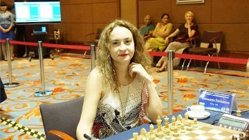 Ети Стефанова с реми в Китай