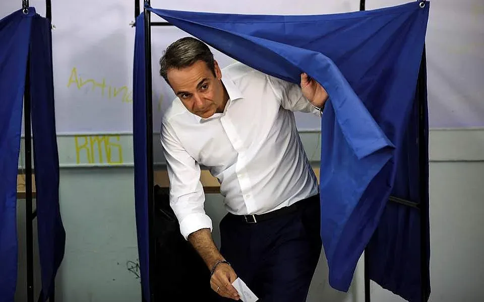 Мицотакис на крачка от премиерския пост в Гърция