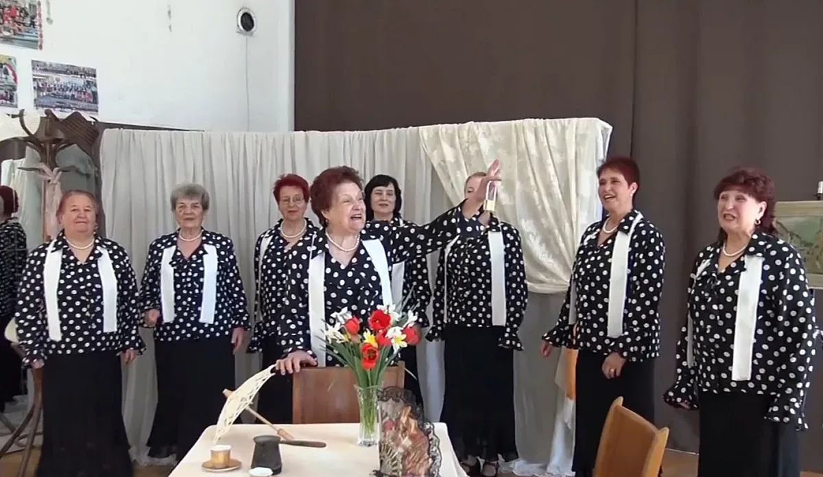 Баби пощуриха интернет с уникална „градска“ песен