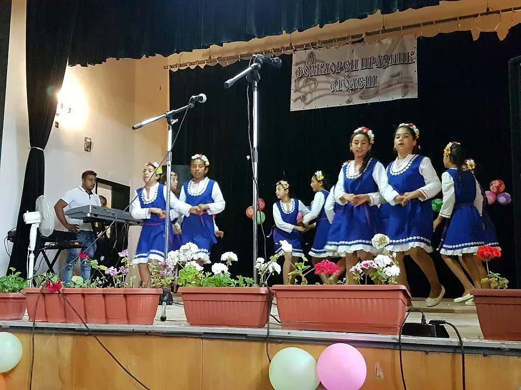 Фолклорен празник в село Голеш събра самодейци от Добруджа