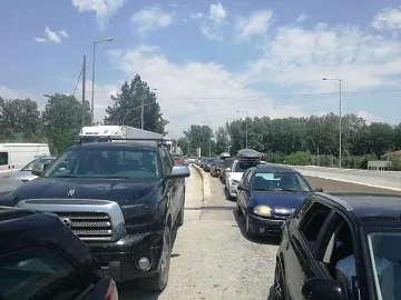 Опашката на Кулата вече е 2 км