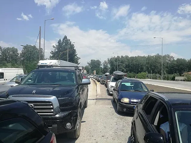 Опашката на Кулата вече е 2 км