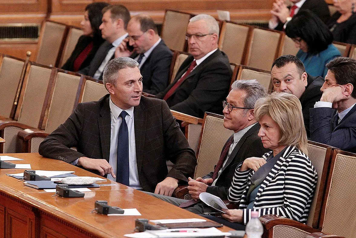 ДПС се съмняват в решимостта на здравния министър