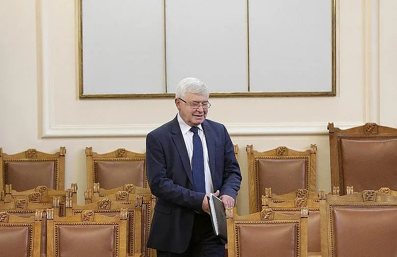 Депутатите изслушват здравния министър Ананиев