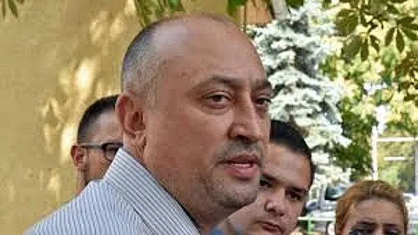 Надзиратели  бранят шефа на затворите от уволнение