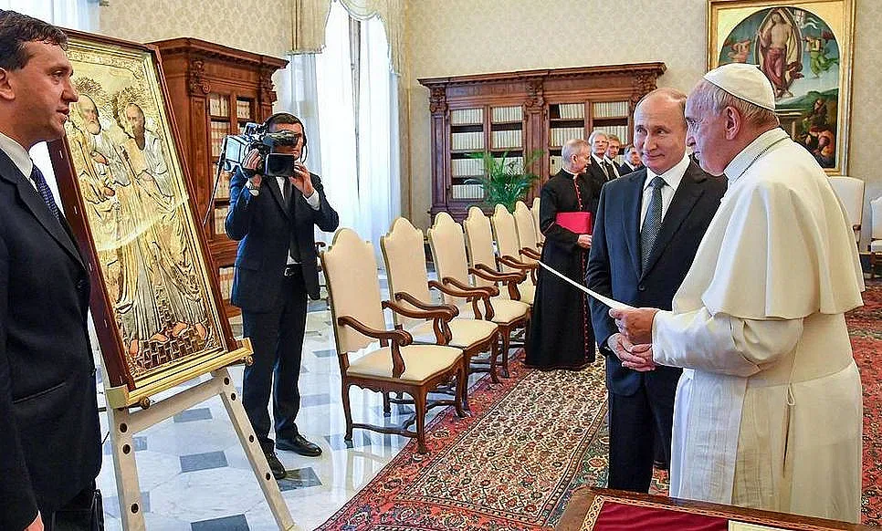 Путин подари икона и филм на папа Франциск