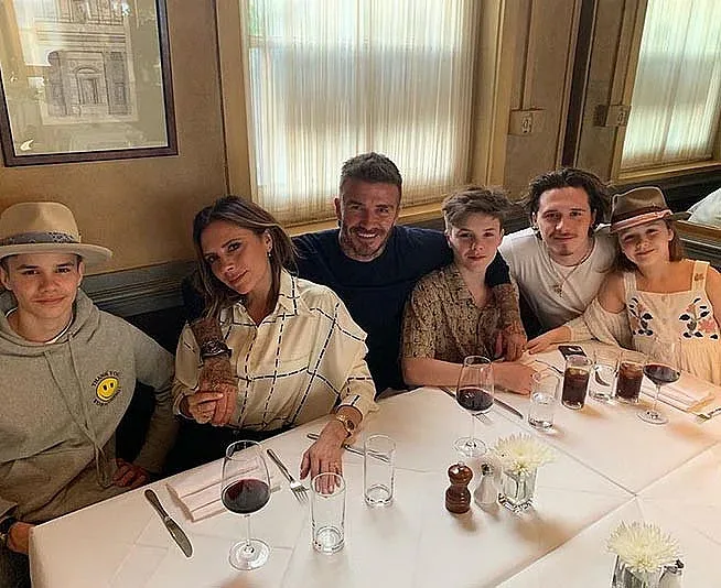 Порцелановата сватба на семейство Бекъм (СНИМКИ)