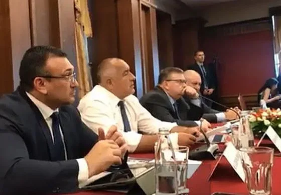 Борисов: Радев се подигра че ровя кофите за боклук