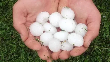 Внимание! Градушка идва към София