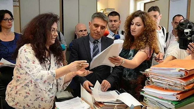 Уволняват шефа на затворите