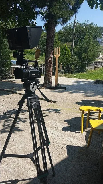 Млади фотографи с експедиции под звездно небе
