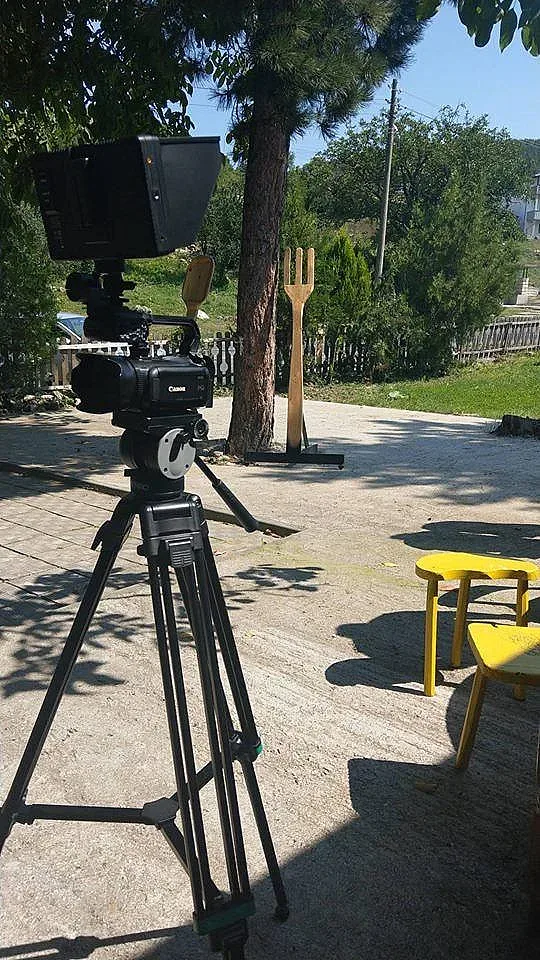 Млади фотографи с експедиции под звездно небе