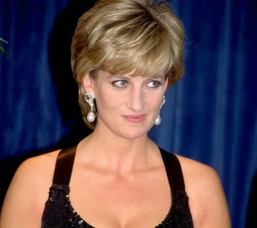 Продават на търг суичър на Даяна