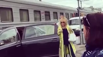 Москва втрещена: Пугачова с Майбах право на перона