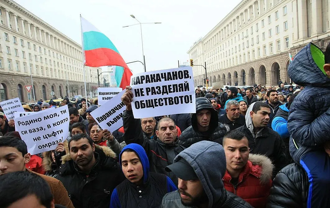 Каракачанов пак бори циганизацията