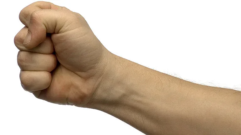 Осмокласник издаде баща насилник, биел вкъщи наред