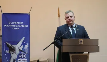 Каракачанов: 2,2 млрд. искат за F-16, Радев знае