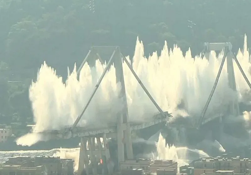 Взривиха моста Моранди в Генуа