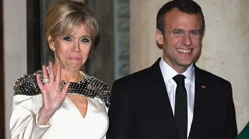 Япония с "Брижитмания" към съпругата на Макрон