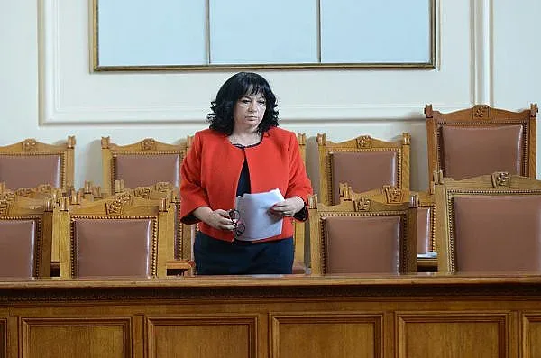 Моментът не бил подходящ за оставка на шефа на НЕК