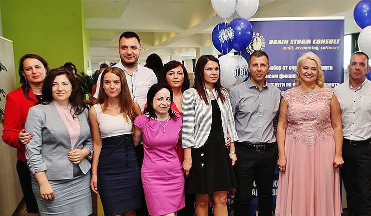 Фирми споделиха успеха си с консултанти