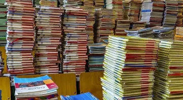 Буря в чаша вода за учебниците по история