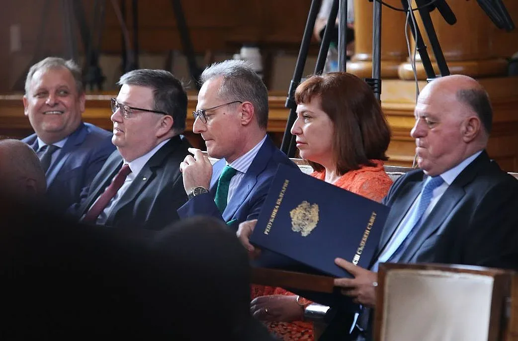 Парламентът прие докладите за дейността на ВСС