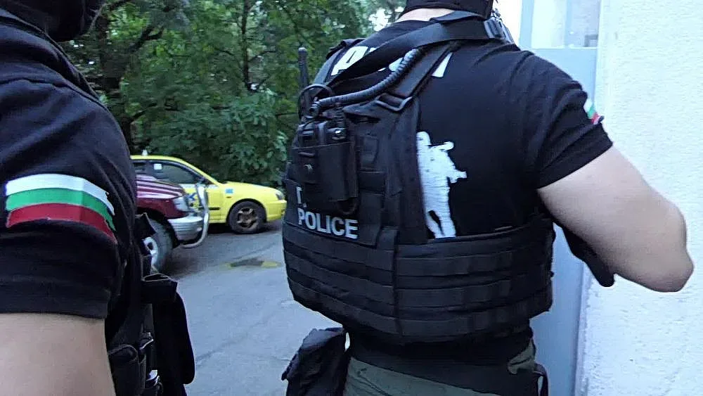 Искат постоянен арест за трафиканти на мигранти