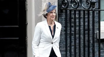 Гласуват по пощата за наследника на Мей