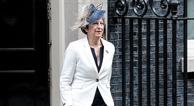 Гласуват по пощата за наследника на Мей