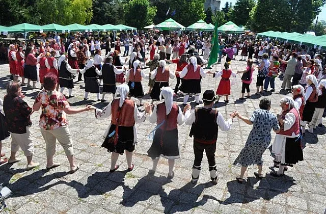 850 фолклористи на Капански събор в Разград