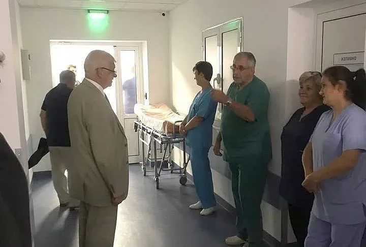 Вдигат 150-250 лева заплатите в областните болници