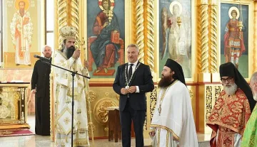 Ос­ве­ти­ха нов храм в Мон­та­на на Св. Дух