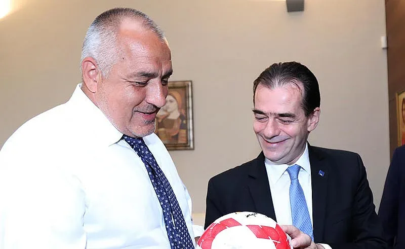 Топка от румънска футболна звезда за Борисов