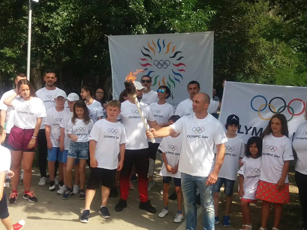 Серафим Бързаков символично запали олимпийския огън в Благоевград