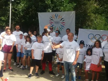 Серафим Бързаков символично запали олимпийския огън в Благоевград