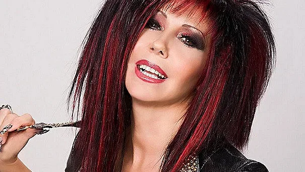 Петя Буюклиева пее за ЧРД