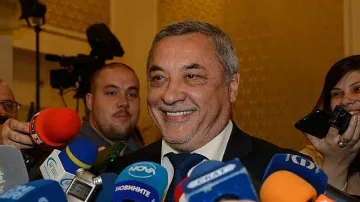 Симеонов: Затварят шумните кръчми за 3 дни