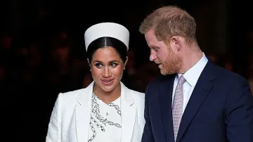 Меган с бижута за 600 000 лири