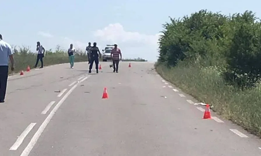 Тир помете бус с румънци до Лесово, жена загина